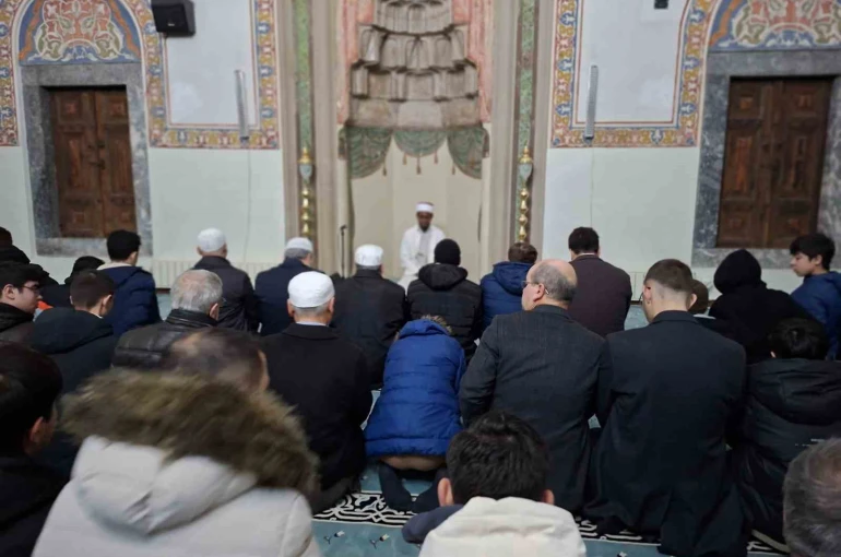 İstiklal Marşı’nın yazarı Akif, Eskişehir’de hatim duasıyla anıldı 