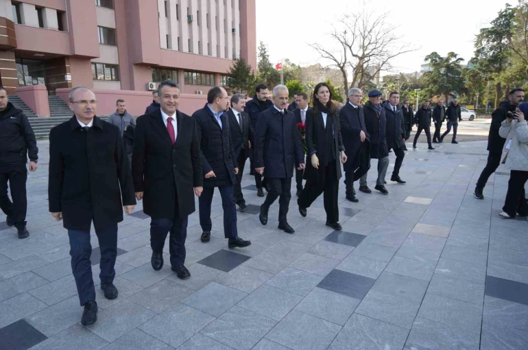 İstiklal Meydanı ve Kurtuluş Yolu düzenlemesinde sona doğru 