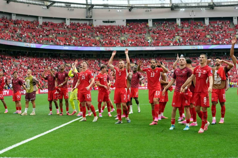 İsviçre grubu lider tamamladı 