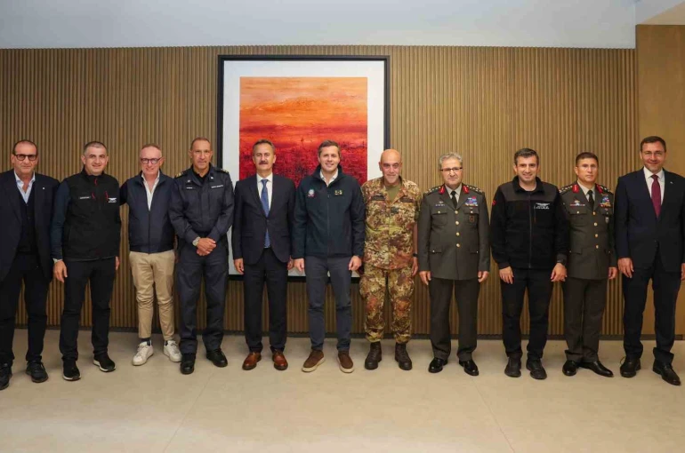 İtalyan heyet, Baykar’ın oyun değiştirici teknolojilerini inceledi: TB3 SİHA, AKINCI, KIZILELMA art arda havalandı 