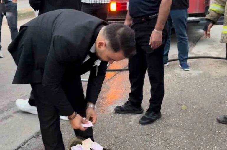 İtfaiye personelinin düğün konvoyuna mesai arkadaşlarından sürpriz 