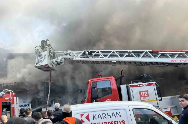 İzmir 6. Sanayi’de yedek parça dükkanında yangın 