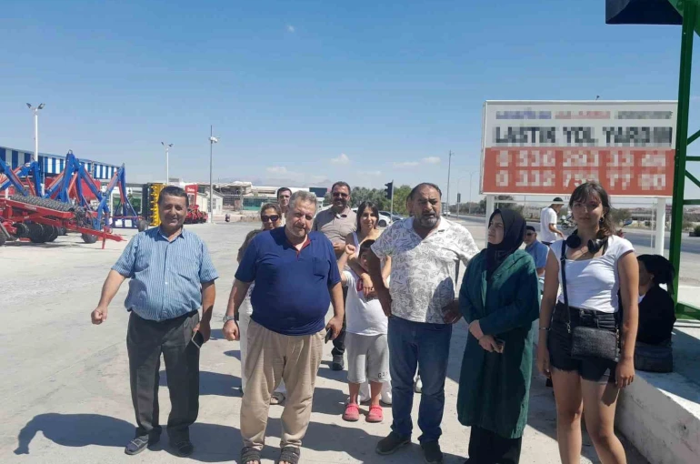 İzmir-Adana seferi çileye döndü: Mazotu biten otobüs yolda kalınca yolcular mağdur oldu 