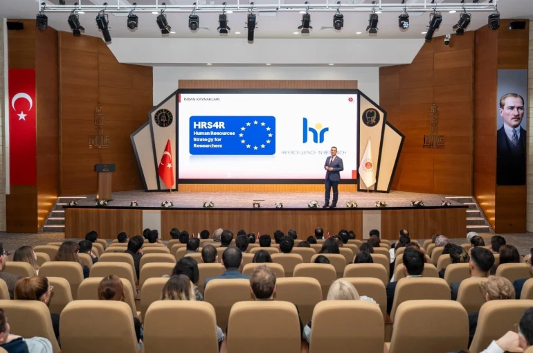 İzmir Adliyesinde ’Bir Liderin İnşası’ konferansı düzenlendi 