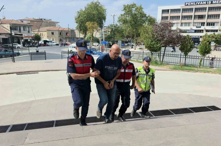 İzmir Büyükşehir personeli, FETÖ’den ihraç polis kimliğiyle yakalandı