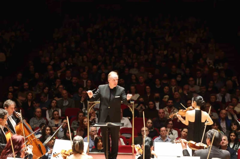 İzmir Devlet Senfoni Orkestrası iki büyük yeteneği buluşturdu 