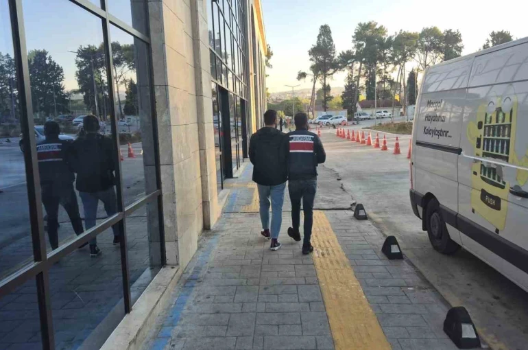 İzmir merkezli 16 ilde FETÖ operasyonu: 35 gözaltı