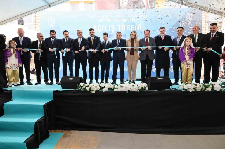 İzmir’de 1 milyar lirayı aşan yatırımla 20 yeni okul eğitime açıldı