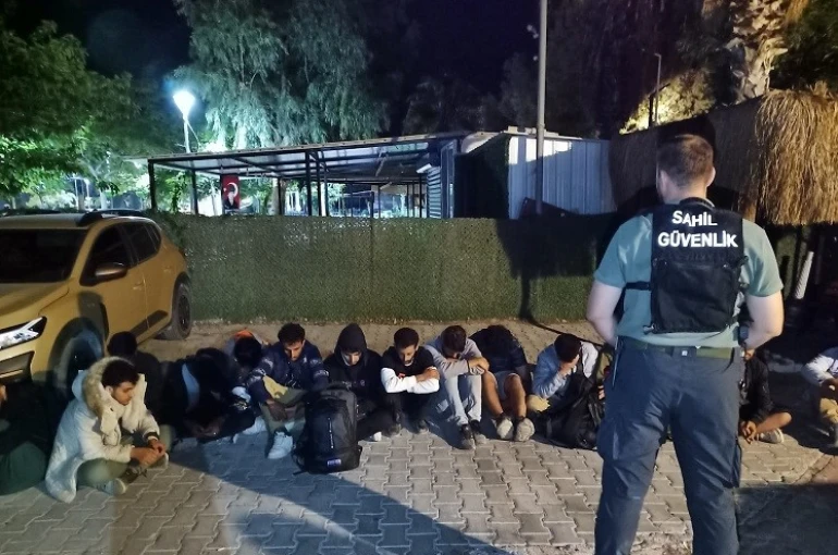 İzmir’de 14 düzensiz göçmen yakalandı