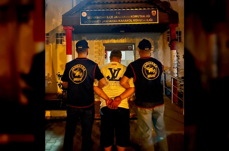 İzmir’de 15 yıl hapis cezası bulunan firari operasyonla yakalandı