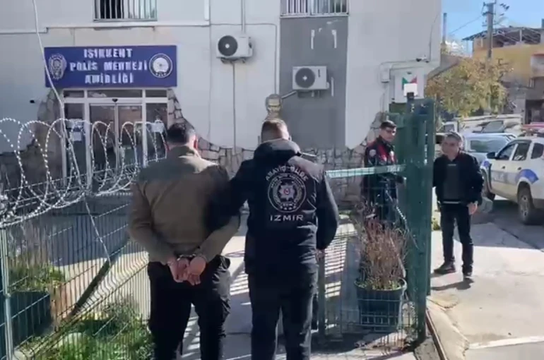 İzmir’de 22 yıl hapis cezasıyla aranan firari yakalandı 