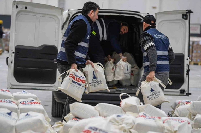İzmir’de 24 bin haneye kahvaltı paketi dağıtımı başladı 
