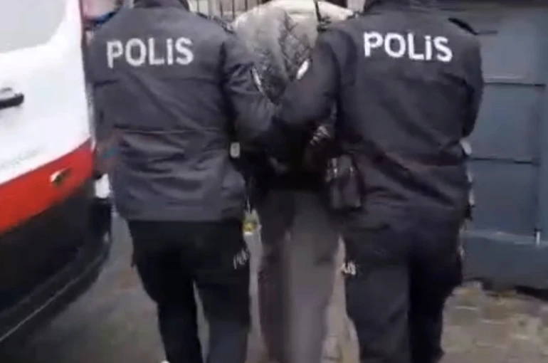 İzmir’de 24 yıl hapis cezasıyla aranan şahıs yakalandı 