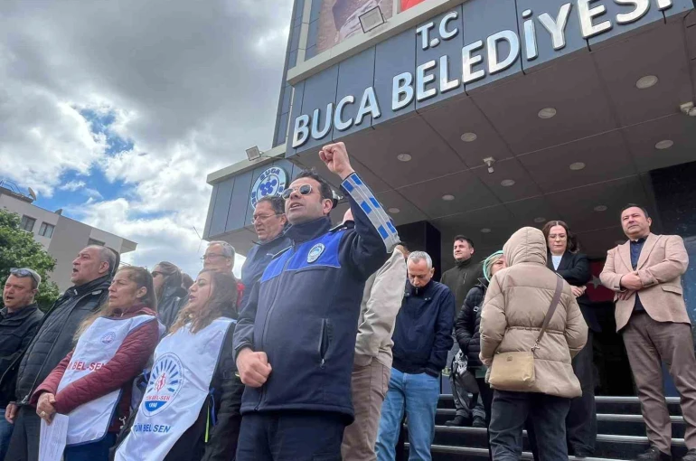 İzmir’de belediye memurlarının ’TİS’ eylemi sürüyor 