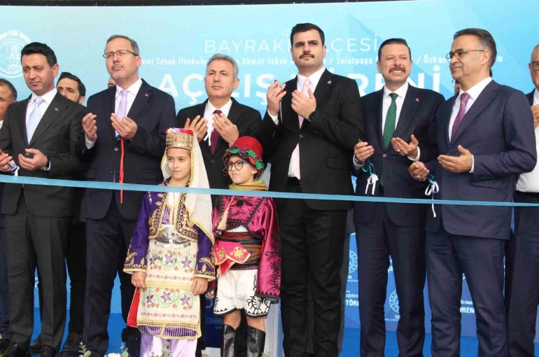 İzmir’de depremde hasar görünce yeniden yapılan 4 okulun açılışı gerçekleştirildi