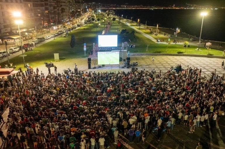 İzmir’de dev ekranlarda final heyecanı yaşanacak 