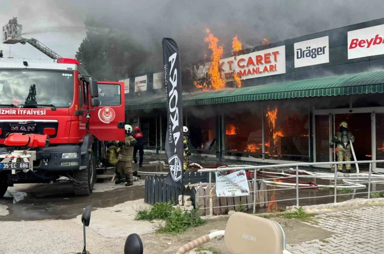 İzmir’de iş güvenliği ekipmanları satan iş yerinde yangın 