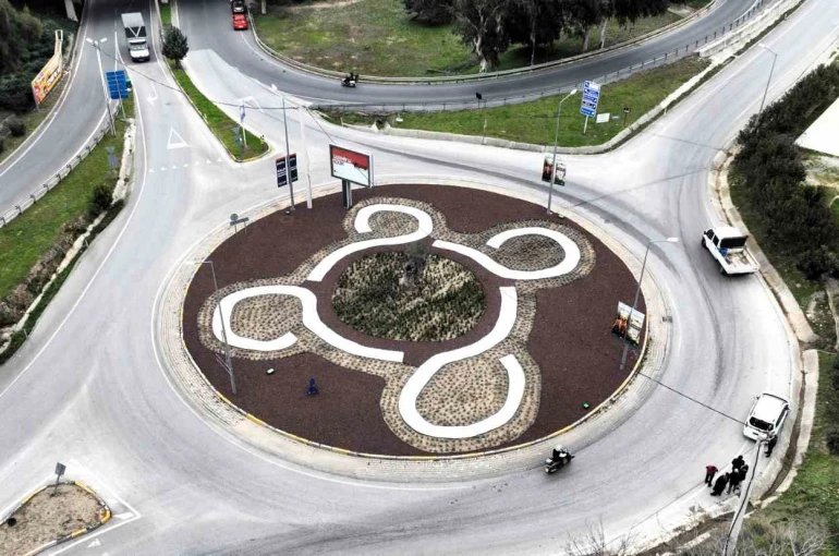 İzmir’de kavşaklar sanat eserine dönüşüyor 