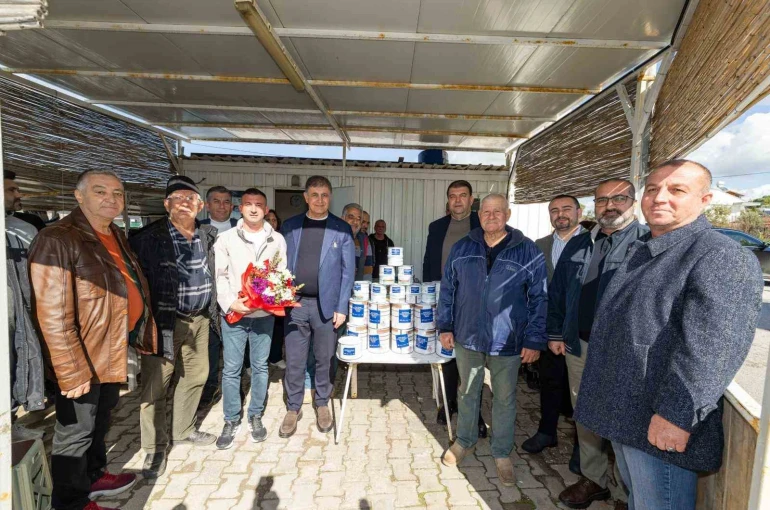 İzmir’de küçük ölçekli balıkçıyla dayanışma eli 