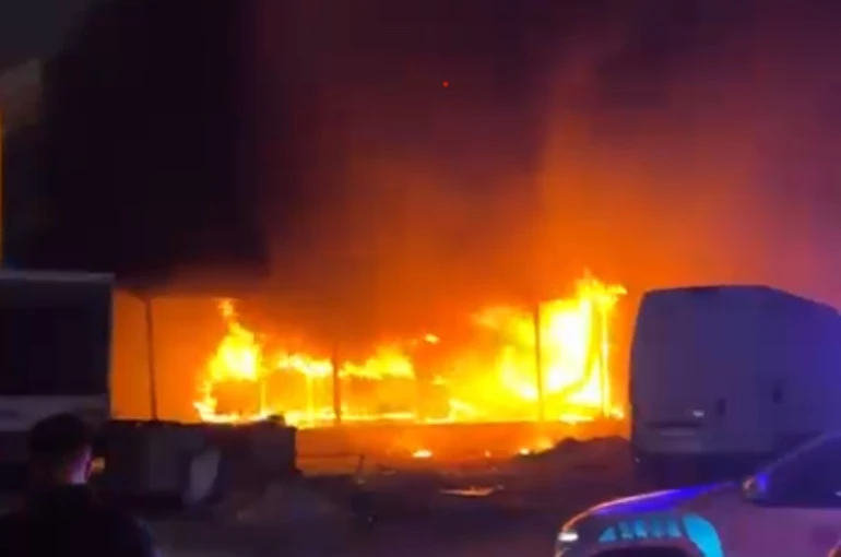 İzmir’de mobilya fabrikasında korkutan yangın 