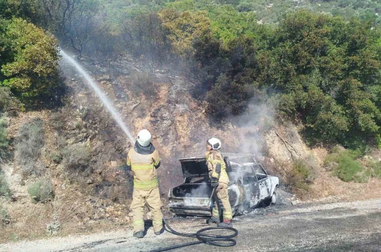 İzmir’de otomobil yangını korkuttu 