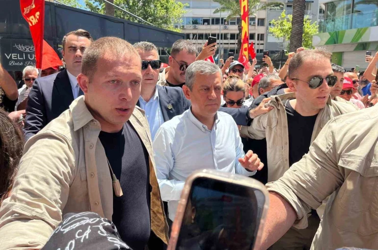 İzmir’de Özgür Özel mitingine polis müdahalesi