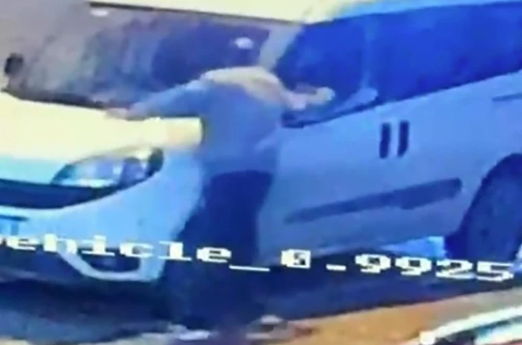 İzmir’de park halindeki araçlara saldırı kamerada 