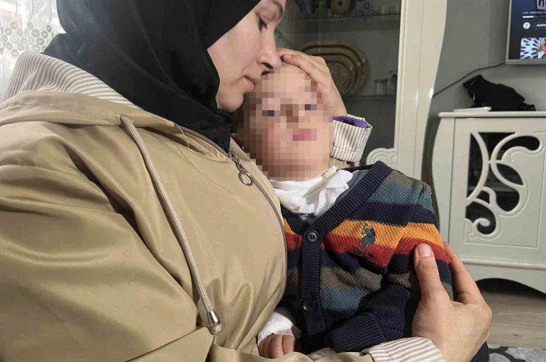 İzmir’de parkta 2 yaşındaki çocuğa bıçakla saldıran şüpheli tutuklandı 