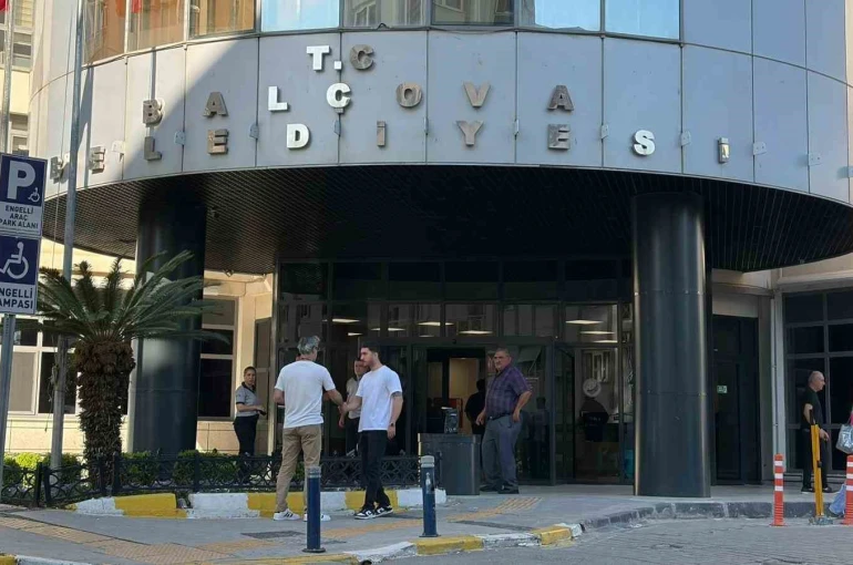 İzmir’de Seferihisar Belediyesine 3’üncü dalga operasyonu 