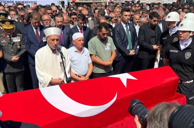 İzmir’de şehit düşen polislere son görev