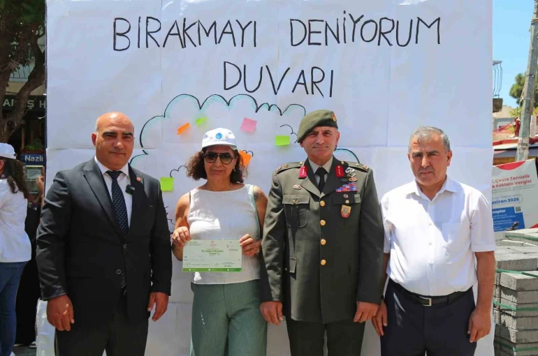 İzmir’de tütün kullanımının sağlığa zararlarına dikkat çekildi 