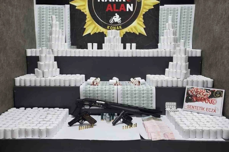İzmir’de uyuşturucu operasyonu: 3 gözaltı 