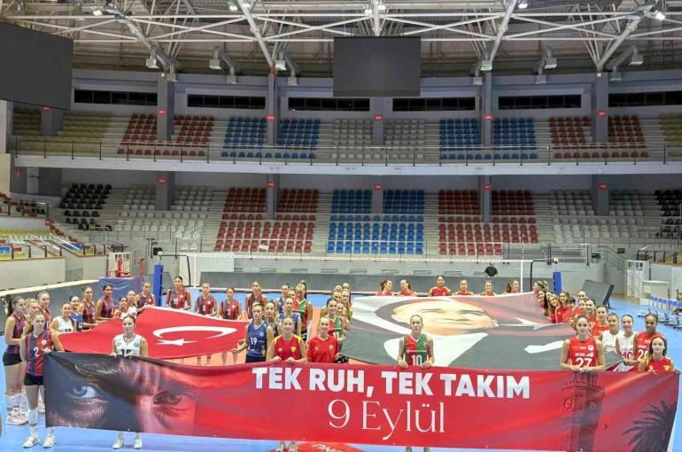 İzmir’in kadın voleybol takımları, 9 Eylül’de birlik mesajı verdi 