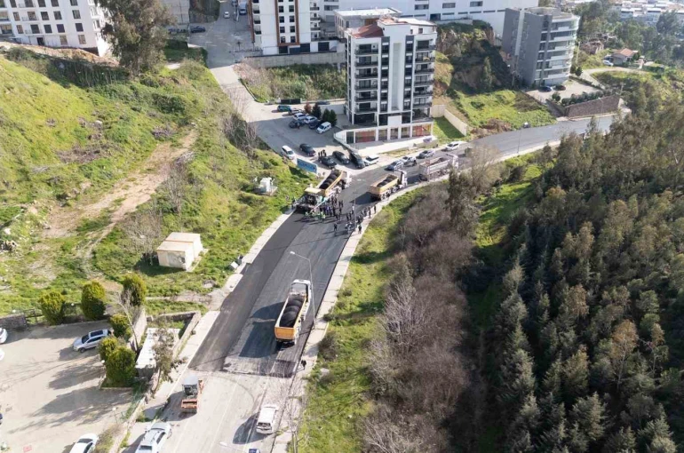 İzmir’in yollarında tam gaz asfalt seferberliği 