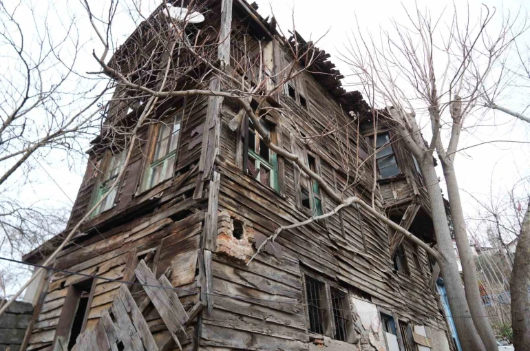 İzmit’in tarihe tanıklık eden evleri restorasyon bekliyor 