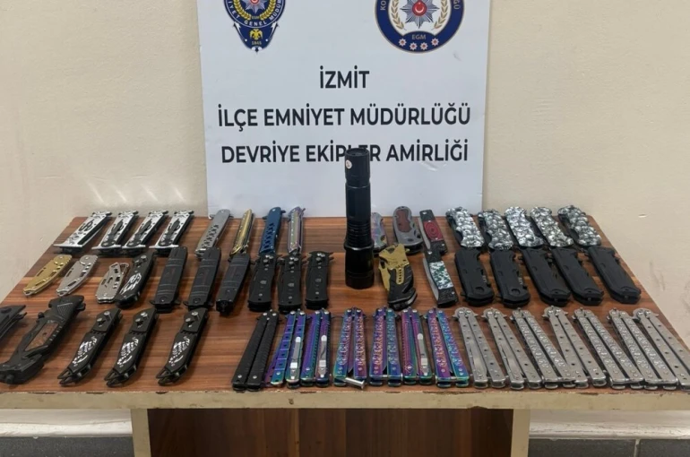 İzmit’te iki çocuğun üzerinde 52 kesici alet ele geçirildi 
