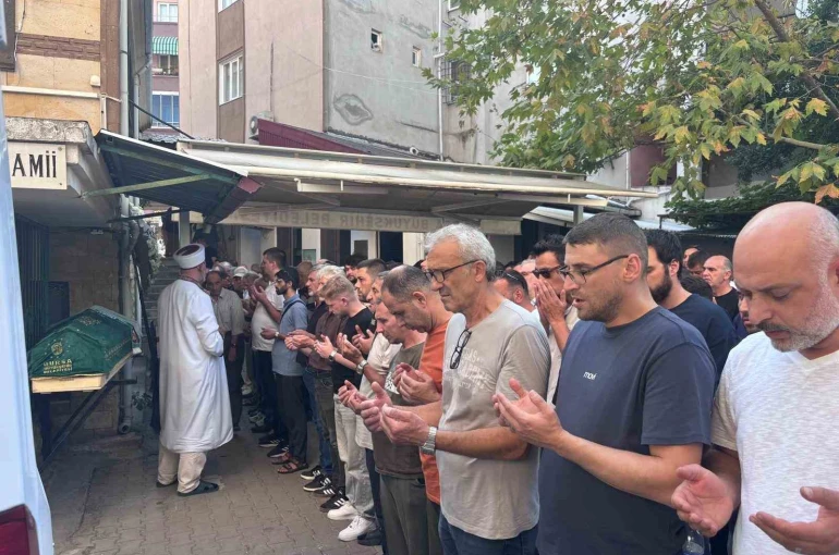 İznik Gölü’ne düşen genç hayatını kaybetti, gözyaşlarıyla toprağa verildi