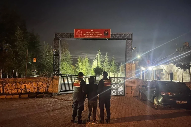 Jandarma aranan 42 kişiyi yakaladı