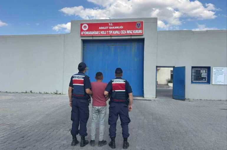 Jandarma çeşitli suçlardan aranan 35 kişiyi yakaladı 
