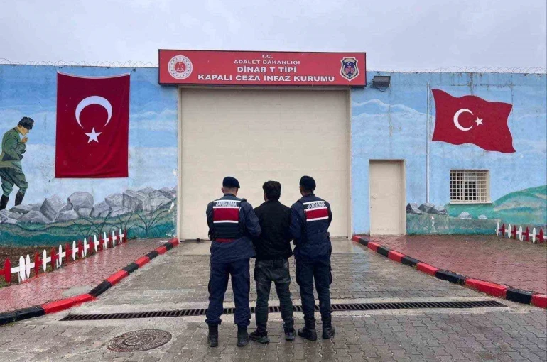 Jandarma farklı suçlardan aranan 34 kişiyi yakaladı 