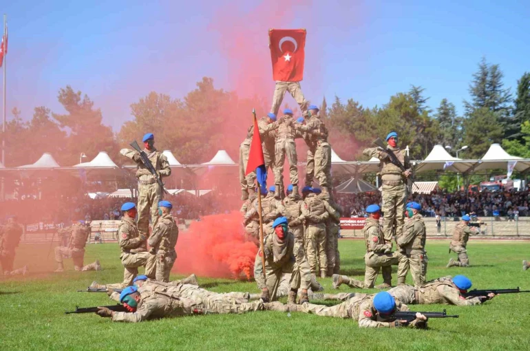 Jandarma Genel Komutanlığı Merasim Bölüğü gösterisi nefes kesti 