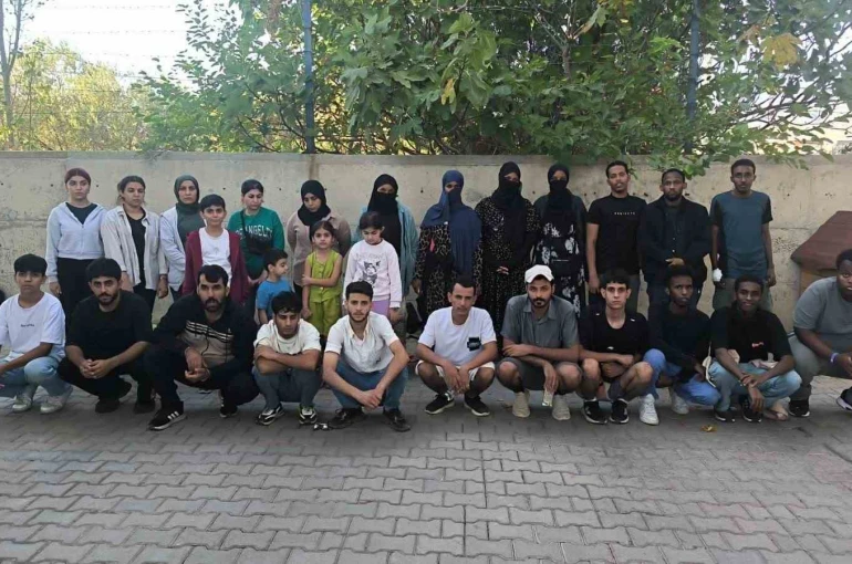 Jandarma operasyonunda 28 düzensiz göçmen yakalandı 