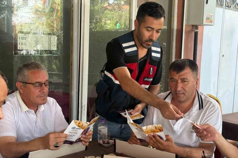 Jandarma vatandaşları dolandırıcılık konusunda bilgilendirdi 