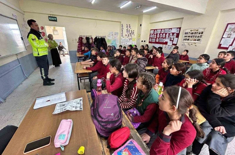 Jandarmadan 6 ilçede öğrencilere trafik eğitimi