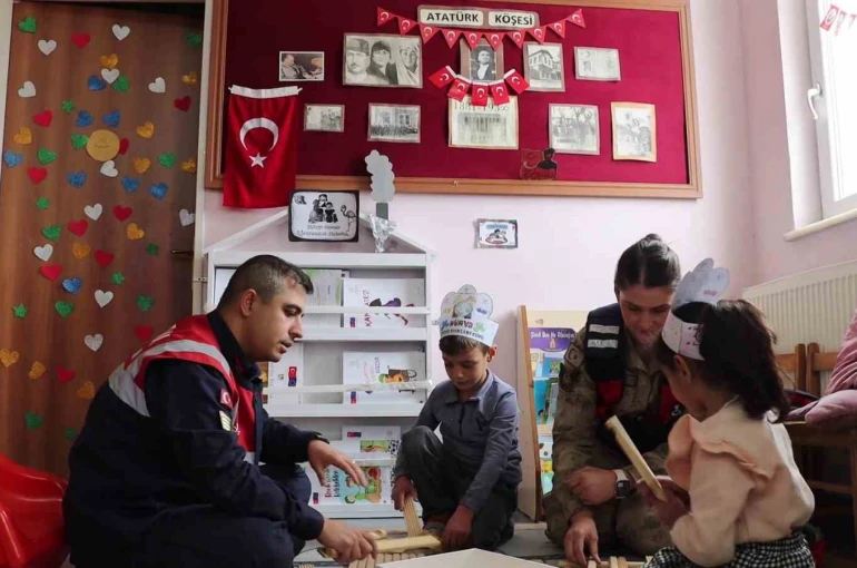 Jandarmadan çocuklara destek 