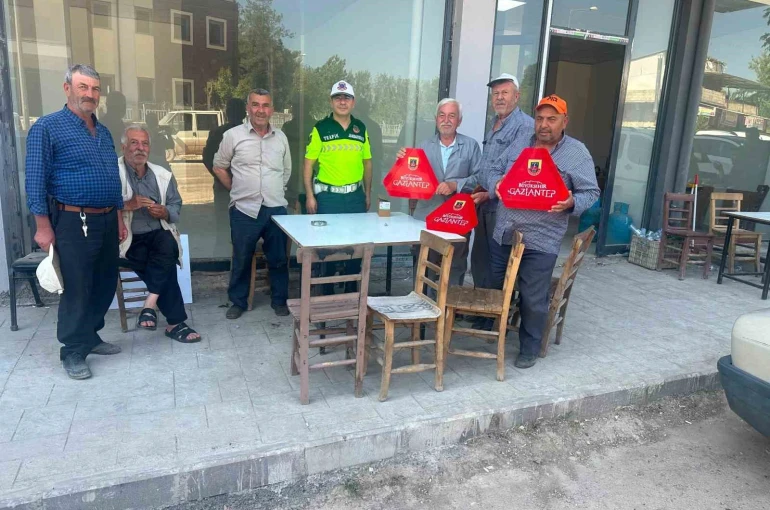 Jandarmadan güvenli tarım eğitimi ve reflektör dağıtımı