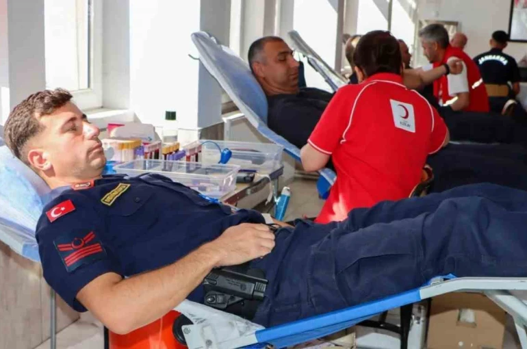 Jandarmadan kan bağışı