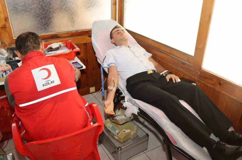 Jandarmadan kan bağışına destek 