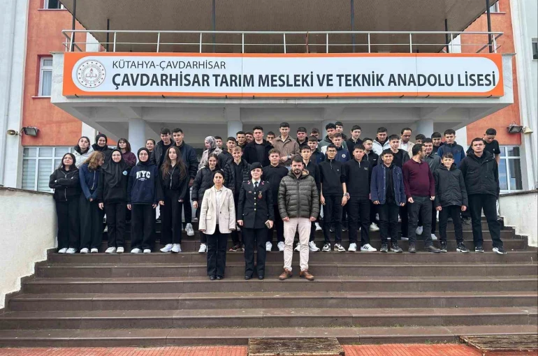 Jandarmadan öğrencilere tanıtım