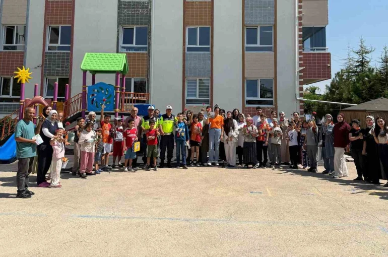 Jandarmadan öğrencilere trafik eğitimi 